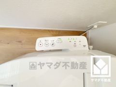 温水洗浄便座付きで、季節を問わずいつでも温かい便座をお使いいただけます。