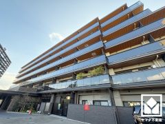 広々15.2帖のLDKが魅力。家族全員がリラックスできる、ゆったりとした快適リビングで温かい団らんの時間を。