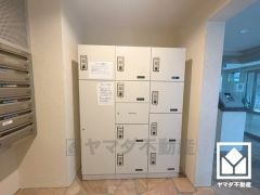 宅配ボックスも完備しています。留守でも安心、荷物の受け取りをスムーズに。ご成約でヤマダポイントプレゼント中です。お問合せお待ちしております。