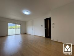 広々16帖のLDKが魅力。家族全員がリラックスできる、広々とした快適リビングで温かい団らんの時間を。