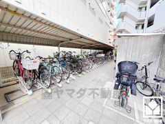 サイクルラックの設置された駐輪場を完備。スッキリ整理されて、自転車同士の接触や転倒の心配がございません。
