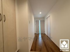 玄関から洗面室が近く、帰宅後すぐに手を洗えて衛生的です。