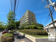 阪神電鉄武庫川線「武庫川団地前」駅まで徒歩約3分の立地。徒歩5分圏内に買い物施設が複数揃う、生活便利な環境です。