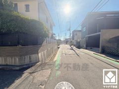 家族との時間も、自分だけの時間も心地よく過ごせる。シンプルで飽きのこない設計が、暮らしに余白をもたらします。この住宅は、日々の暮らしをそっと支えてくれます。