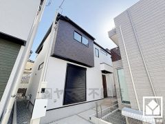 落ち着いた色合いと直線的な美しさが調和したモダンな外観。帰るたびに安心感を感じられる佇まい。