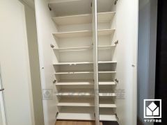 玄関にはシューズボックスを完備。家族の靴もしっかり収納できるので、玄関がいつも片付き、気持ちよくお客様を迎えられます。