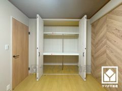 クローゼットは奥行きがあるので、収納力も申し分ありません。