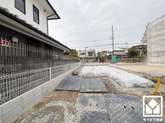 尼崎市久々知3期全3棟の2号棟です。区画それぞれ間取りが違うので、ライフスタイルに合わせてご検討ください。