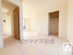 約10.75帖の3階洋室です。こちらも2WAYのお部屋となっており、間仕切り壁の施工が可能です。
