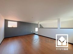 広々としたロフト付き。お子様の秘密基地や、大型荷物の収納としてもお使い頂けます。