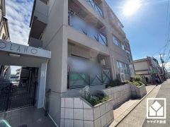 家族との時間も、自分だけの時間も心地よく過ごせる。シンプルで飽きのこない設計が、暮らしに余白をもたらします。この住宅は、日々の暮らしをそっと支えてくれます。