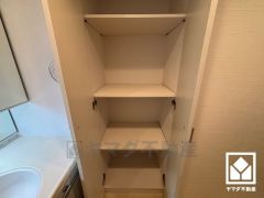 バスタオルやパジャマ等を収納できるリネン庫。洗剤等のストックも収納できるので、洗面室をすっきり清潔に保つことができそうです。