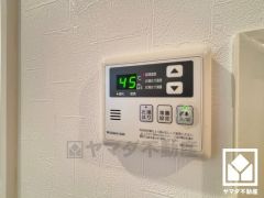 ボタン1つで自動でお湯張りができるオートバス機能付き。