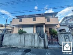 浴室にも小窓が付いているので明るく、こもりがちな湿気もすぐ取り除くことができます。