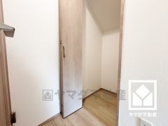 断熱・防音性の高い複層ガラスを採用し、冷暖房効率を高めながら、静かな環境で落ち着いた生活をお送りいただけます。