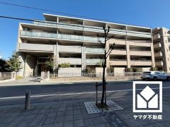 玄関にはシューズボックスを完備。家族の靴もしっかり収納できるので、玄関がいつも片付き、気持ちよくお客様を迎えられます。