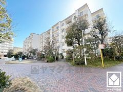 綺麗に整備されており、帰宅時や来客時にも気持ちの良い空間です。ご成約でヤマダポイントプレゼント中です。お問合せお待ちしております。