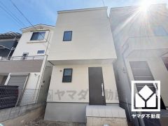 約4帖の納戸付きだから、家の中をもっとスッキリ。季節の荷物や趣味の道具もしっかり収納。