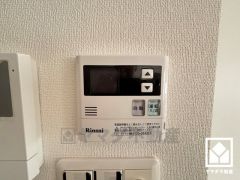 ボタン1つで自動でお湯張りができるオートバス機能付き。