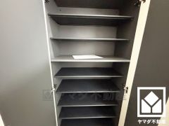 玄関にはシューズボックスを完備。家族の靴もしっかり収納できるので、玄関がいつも片付き、気持ちよくお客様を迎えられます。