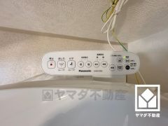 温水洗浄便座付きで、季節を問わずいつでも温かい便座をお使いいただけます。