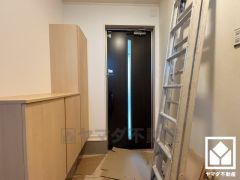 玄関にはシューズボックスを完備。家族の靴もしっかり収納できるので、玄関がいつも片付き、気持ちよくお客様を迎えられます。