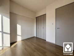 約5帖の洋室です。お子様のお部屋などにも丁度良い広さです。