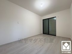 約6.75帖の洋室です。お子様のお部屋などにも丁度良い広さです。