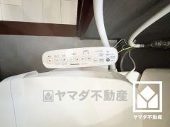 温水洗浄便座付きで、季節を問わずいつでも温かい便座をお使いいただけます。