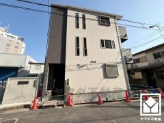 前面道路幅員約6.0mとゆったりとした広さがあるのでファミリーカー等の車の出入れも楽にできます。