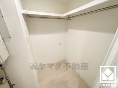 廊下にも収納スペースや大容量の納戸があり、住空間を広々お使いいただけます。