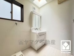 使いやすさが考えられた3面鏡です。