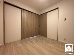 角に柱がないL字コーナーの引き戸で、リビングとの一体利用も可能です。