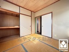 押入にはお客様用の座布団や寝具も収納可能です。