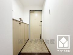 玄関にはシューズボックスを完備。家族の靴もしっかり収納できるので、玄関がいつも片付き、気持ちよくお客様を迎えられます。