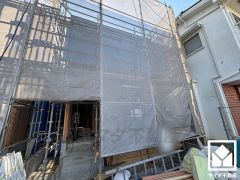 「ファミリーマート尼崎塚口町」まで徒歩3分、「関西スーパー稲野店」まで徒歩8分、「セブンイレブン尼崎塚口町4丁目店」まで徒歩8分など、お買い物施設が徒歩圏内に複数あり便利な住環境です。