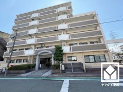 浴室は小窓が付いているので明るく、こもりがちな湿気もすぐ取り除くことができます。