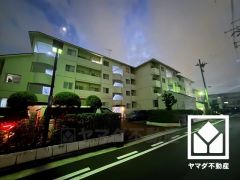 白を基調とした清潔感のある外観。帰るたびに安心感を感じられる佇まい。