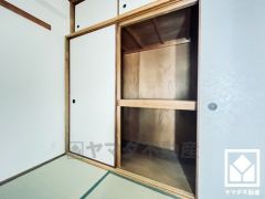 押入にはお客様用の座布団や寝具も収納可能です。