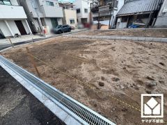 駐車スペース確保。玄関のそばで荷物の上げ下ろしができるので便利です。