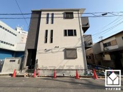 2階はお手入れがしやすく節水効果も高いタンクレストイレです。