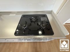 毎日の料理がもっとスムーズに。便利な3口コンロ付きキッチン。