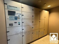 宅配ボックスも完備しています。留守でも安心、荷物の受け取りをスムーズに。