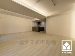 間接照明を取り入れた落ち着いた雰囲気のリビングで、リラックスしたひとときを過ごせます。