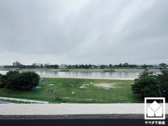 武庫川沿いには公園やサイクリングロードが整備されており、お散歩なども楽しんでいただける環境です。