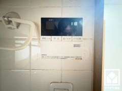 ボタン1つで自動でお湯張りができるオートバス機能付き。