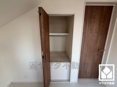 穏やかな暮らしを支える、豊かな収納。クローゼットは奥行きがあるので、収納力も申し分ありません。