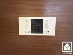 安全性を確保できる優先ボタンがございます。優先中はキッチンからの温度変更ができなくなるため、シャワー中に急に熱湯や冷水が出る状況を防ぐことができます。