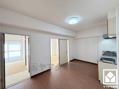 シンプルで美しいデザインのリビングが、毎日の生活に彩りを添える。