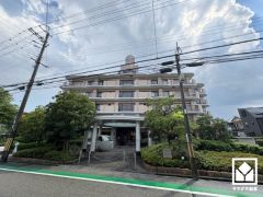 自然と調和するデザインが魅力。四季折々の風景に溶け込む、心地よい住まい。